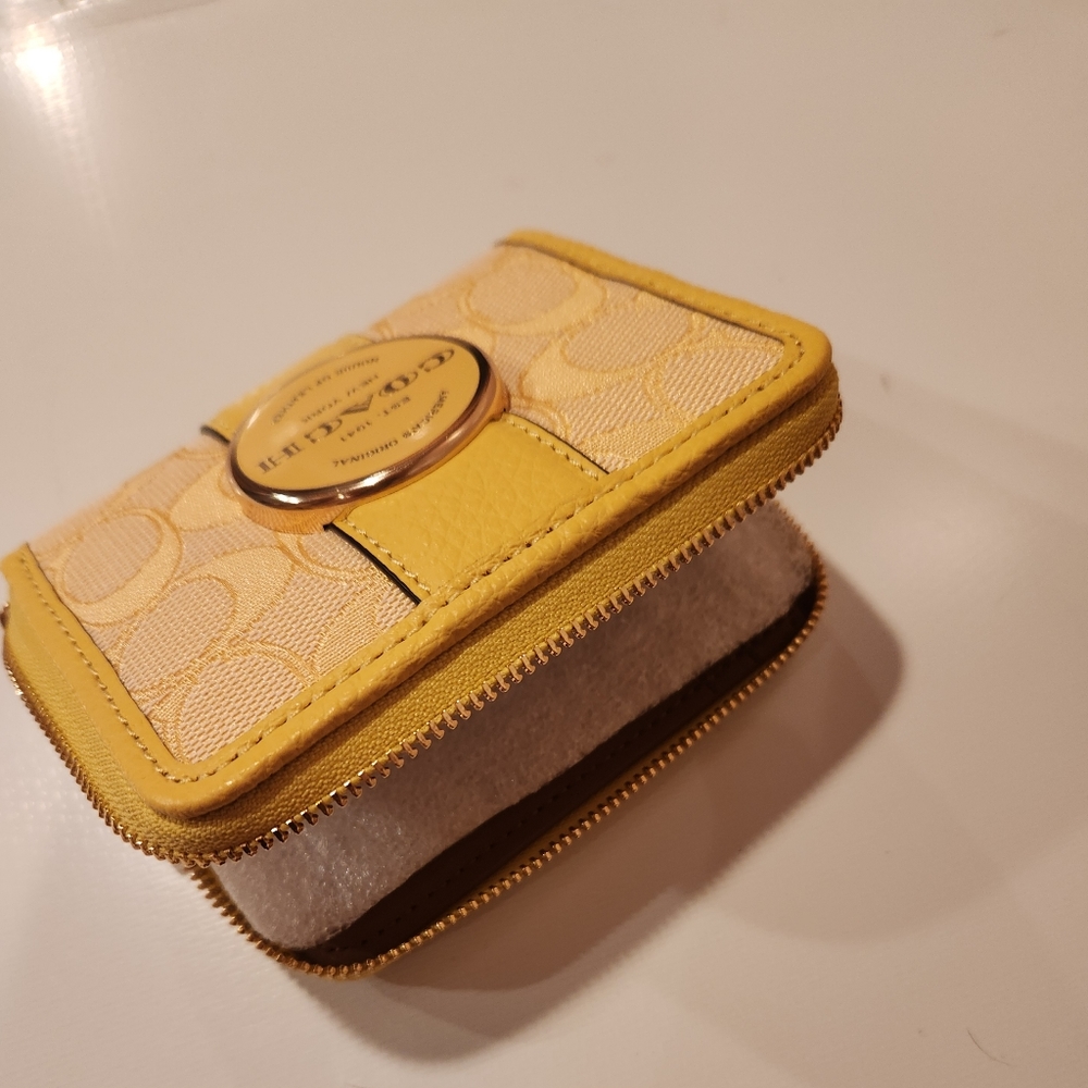 NWT COACH Lonnie Small Zip Around Wallet SIGNATURE JACQUARD
